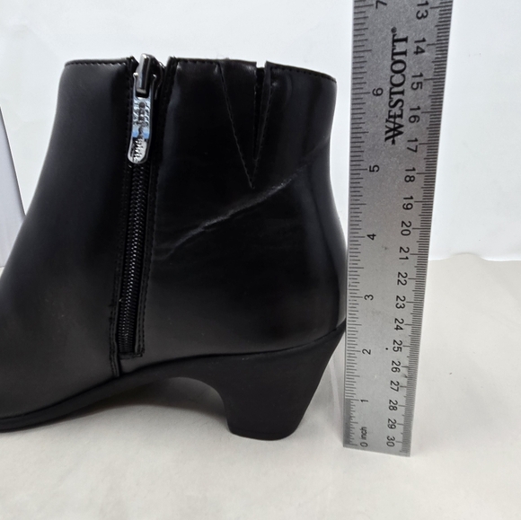 Easy Spirit Women's Ankle Boots Sz 9M Black Faux Leather Casual Ultimate Comfort - Picture 11 of 11
